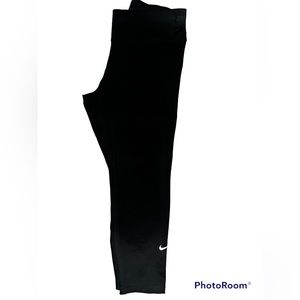 Black nike capri leggings